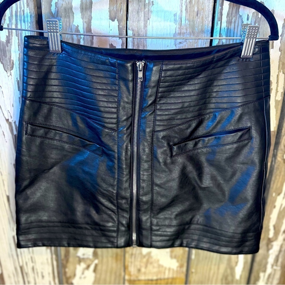 Jack by BB Dakota Black Faux Leather Skirt Front Zip Mini Size 2 NWT